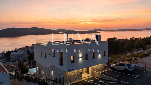 Thumbnail 6214082 - 12