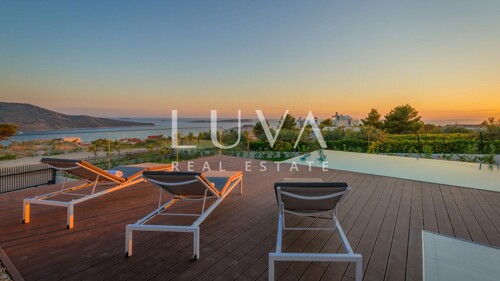Primošten, luksuzna vila s predivnim panoramskim pogledom na