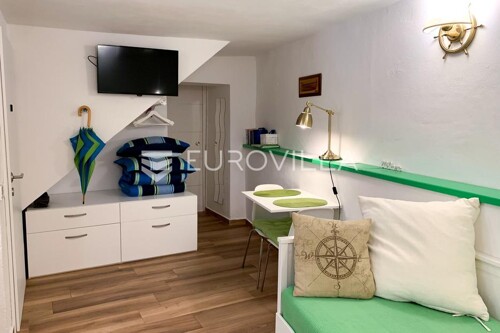Otok Krk, Baška, predivna kuća s dva apartmana 80m od mora