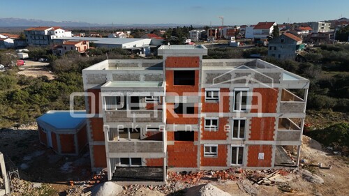 Zadar – Novi Bokanjac: Atraktivan dvosoban stan s krovnom terasom (S5)
