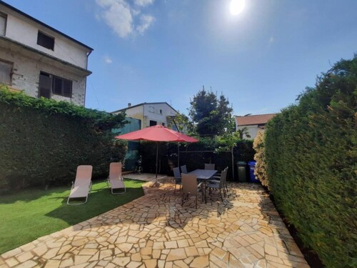 Kuća sa tri apartmana 200 m od mora, Pješčana uvala, Istra