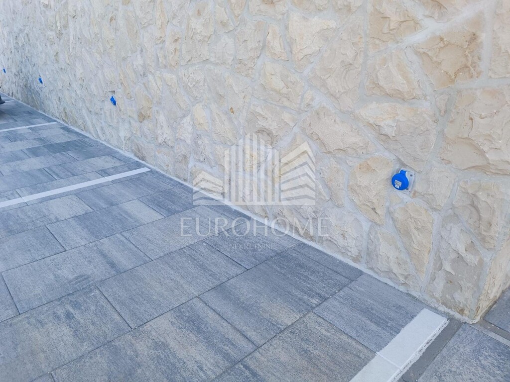 Image 6215087 - 6