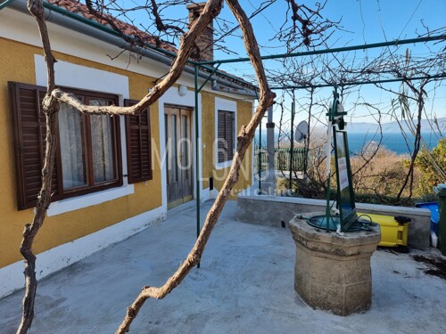 KOSTRENA, primorska kuća s pogledom na more