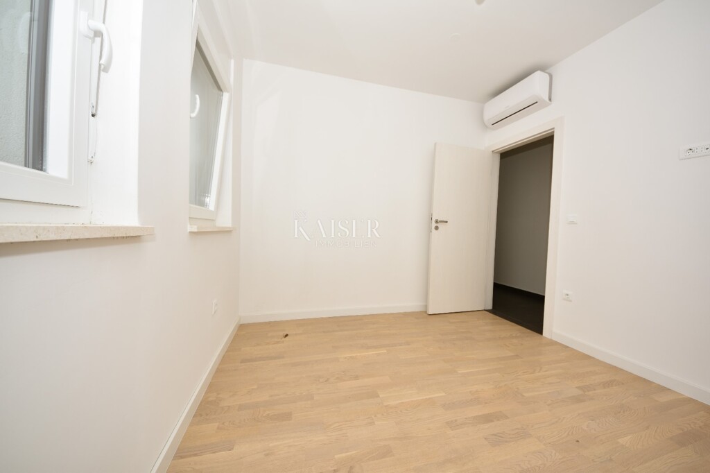 Image 6215231 - 7