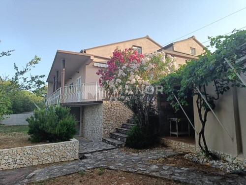 STARIGRAD, TRIBANJ - Kuća s tri apartmana, 200m od mora