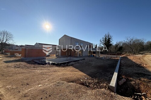 Thumbnail 6215660 - 4