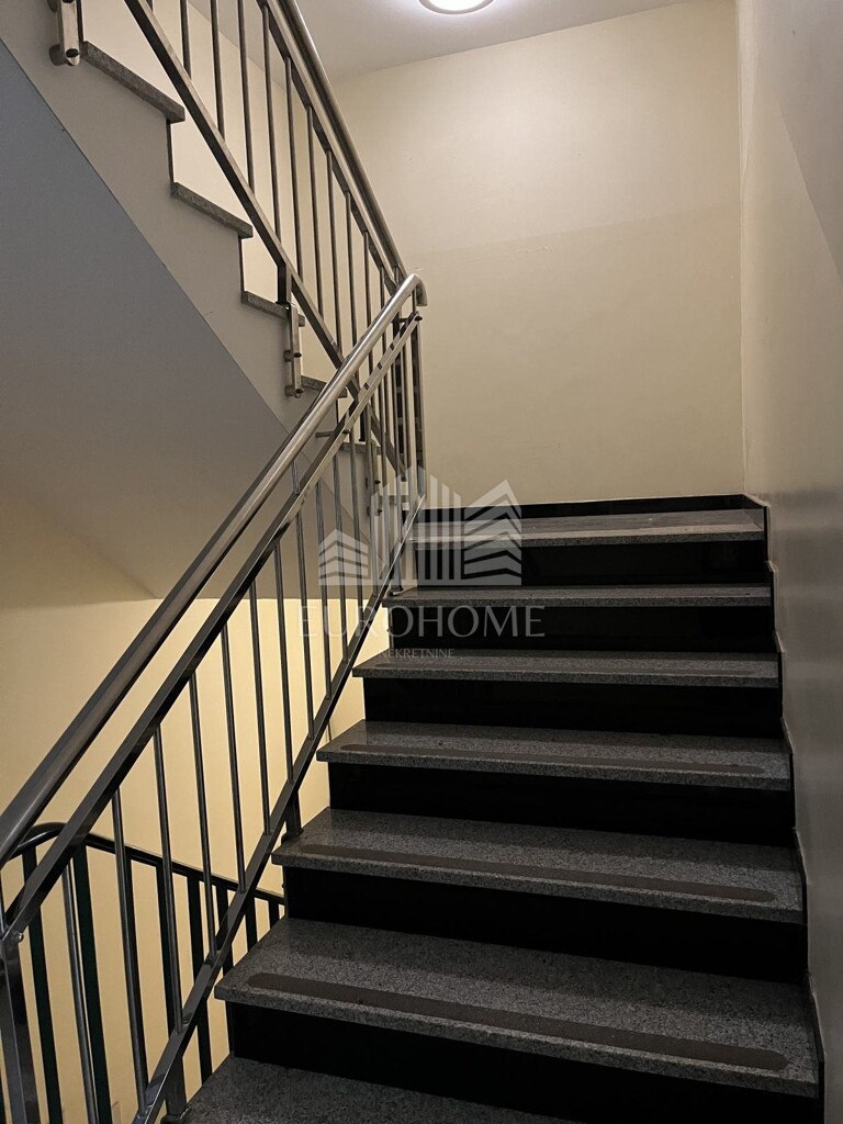 Image 6215716 - 12