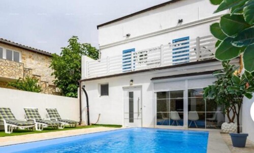 Kuća Prodaje se moderna kuća, blizu Poreča