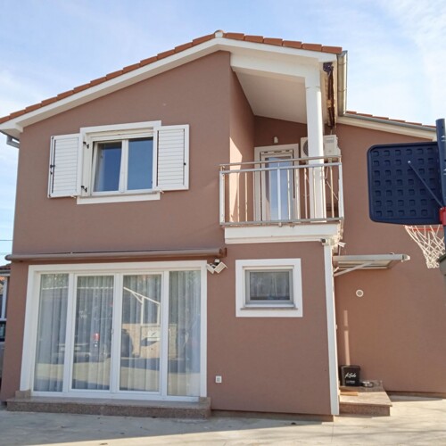 Lijepa obiteljska kuća na prodaju, Pula, Istra