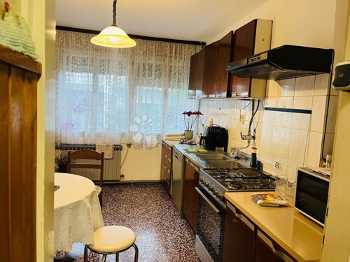 DUBRAVA, KUĆA 250M2 ZA NAJAM RADNIKA!
