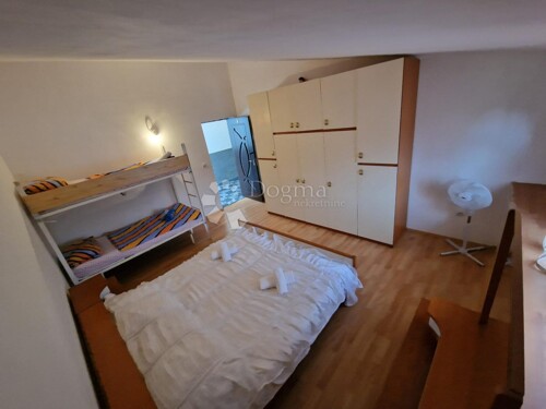 Thumbnail 6216275 - 6