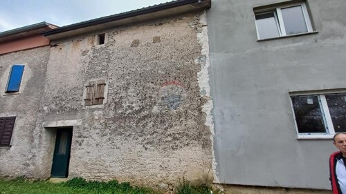 Istra, Peruški, stara zgrada za obnovu