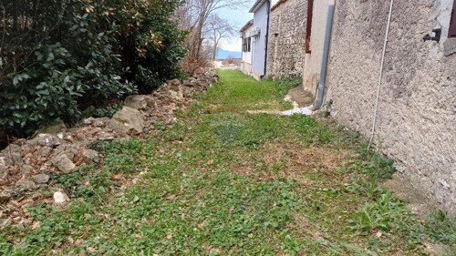 Istra, Peruški, stara zgrada za obnovu