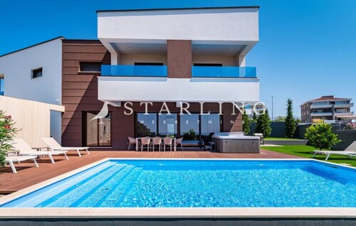 PRODAJA, LUKSUZNA VILA S 5 ZVJEZDICA, NOVALJA, 350 m2