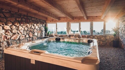 Brač, Milna, luksuzna kuća na posjedu od 10.000 m2 na prodaj