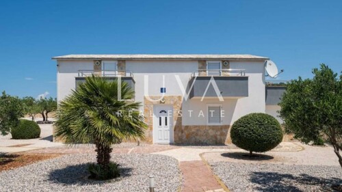 Brač, Milna, luksuzna kuća na posjedu od 10.000 m2 na prodaj