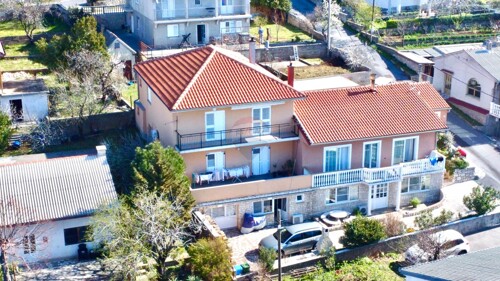 Senj, kuća sa 2 stana + studio apartman, 249 m2