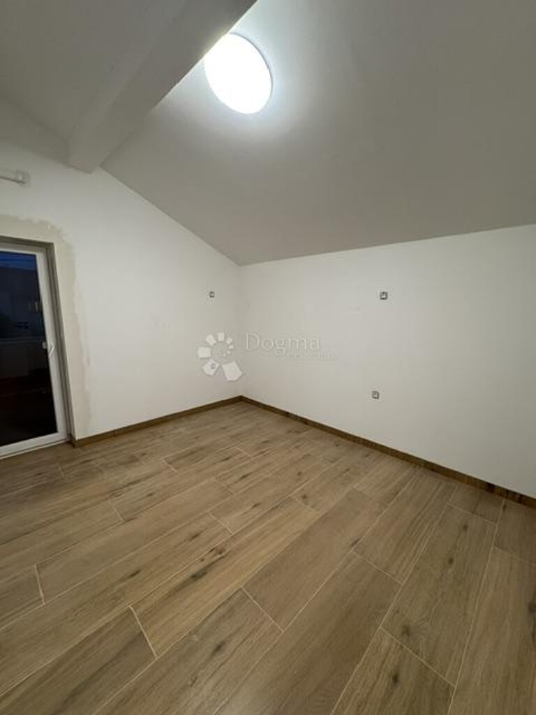 Image 6217390 - 7