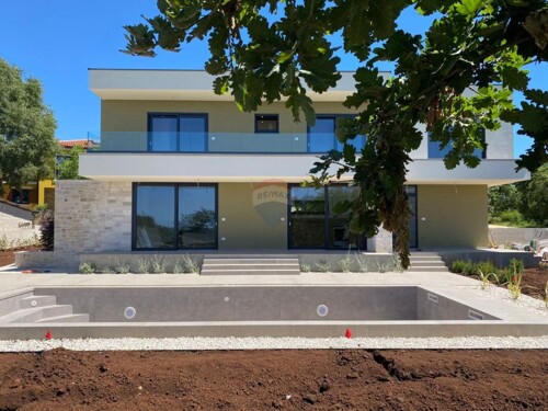 Istra - Svetvinčenat - samostojeća moderna villa s pogledom