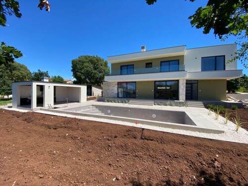 Istra - Svetvinčenat - samostojeća moderna villa s pogledom