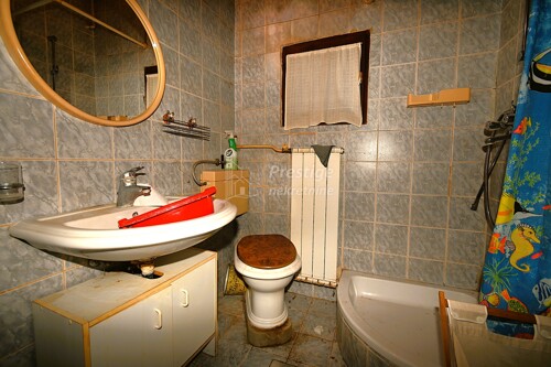 Thumbnail 6218044 - 9