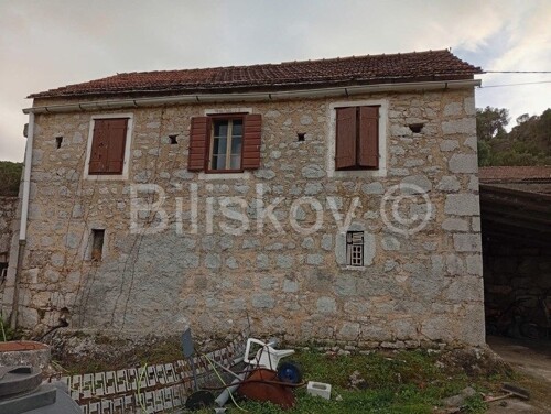 Kamena kuća s 5 manjih objekta u Dolu, Hvar, prodaja