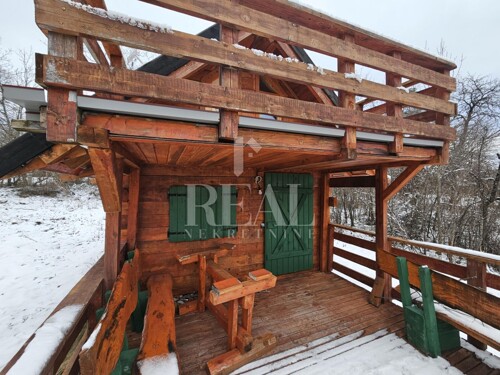 Vikendica 35 m2 sa 112000 m2 zemlje sa ucrtanih još 5 starin