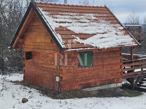 Vikendica 35 m2 sa 112000 m2 zemlje sa ucrtanih još 5 starin