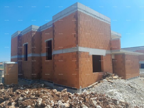 Kuća Prodaja duplex kuće s bazenom u širem dijelu grada Pule!