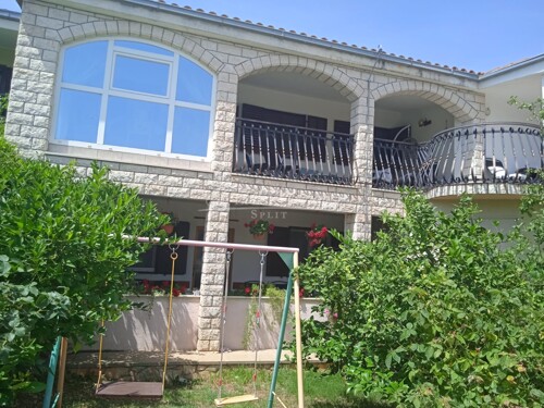 Trogir,Plano- apartmanska kuća s bazenom