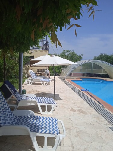 Trogir,Plano- apartmanska kuća s bazenom