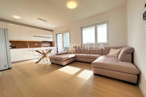 Zagreb, Trešnjevka, prekrasan dvosoban stan +GPM NKP 70m2, PRVI NAJAM