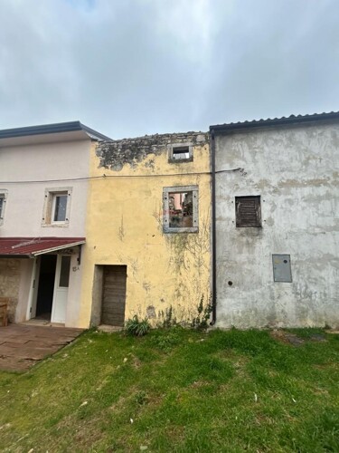 Poreč, okolica, ruševna kuća u nizu od 52 m2