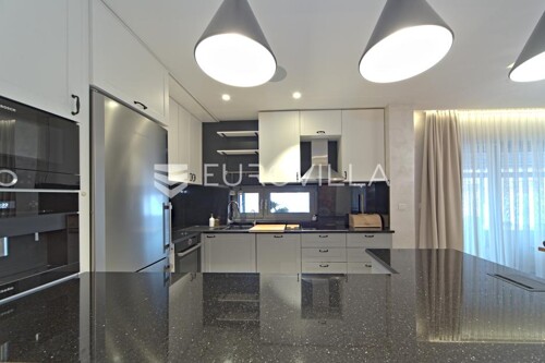Osijek, Centar – Najam prekrasnog Penthousea na 3. katu s velikom terasom, ...