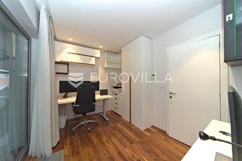 Thumbnail 6219235 - 6
