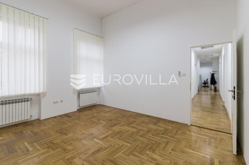 Zrinjevac ured/stan 184m2
