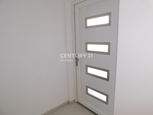 Thumbnail 6219336 - 3