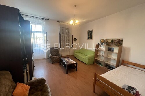 Pula, Kaštanjer stan u starogradnji 65 m2