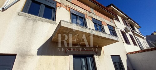Prodaja kuće s 5 stambenih jedinica u Kostreni S+1+VP 210