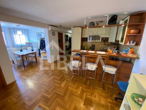 Dugave, stan 81m2 s parkirnim mjestom