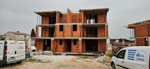 Thumbnail 6220082 - 4