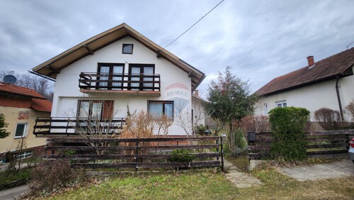 Novska, obiteljska kuća, garaža, pomoćna zgrada, vrt