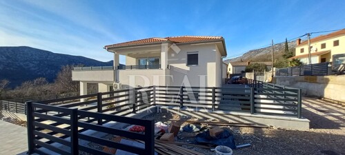 Thumbnail 6221040 - 4