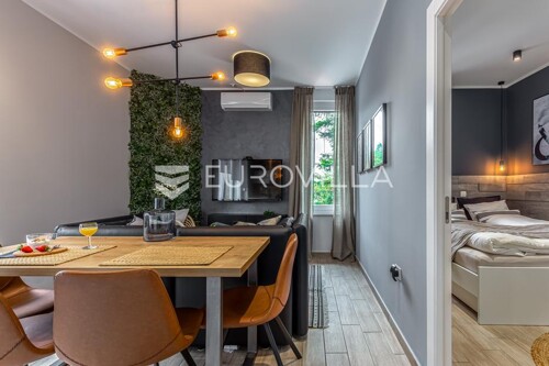 Rijeka, Centar, novouređen luksuzan stan NKP 98 m2 s tri apartmana