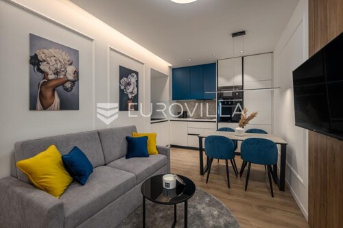 Rijeka, Centar, novouređen luksuzan stan NKP 98 m2 s tri apartmana