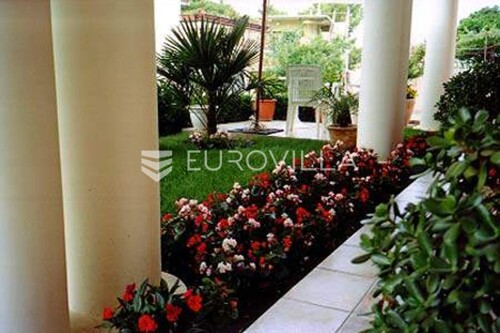 Podgora, Makarska, apartman površine 67,32 m2 s pogledom na more