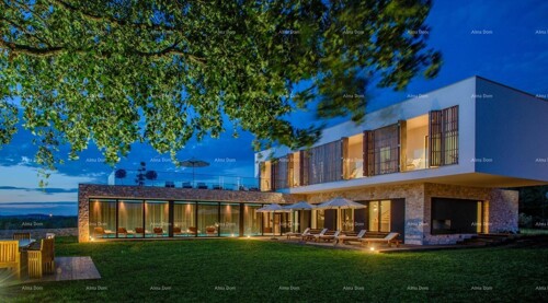 Kuća Prodaje se moderna vila, blizu Poreča