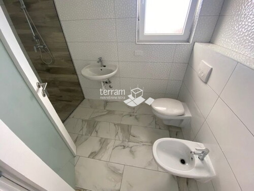 Thumbnail 6222052 - 9