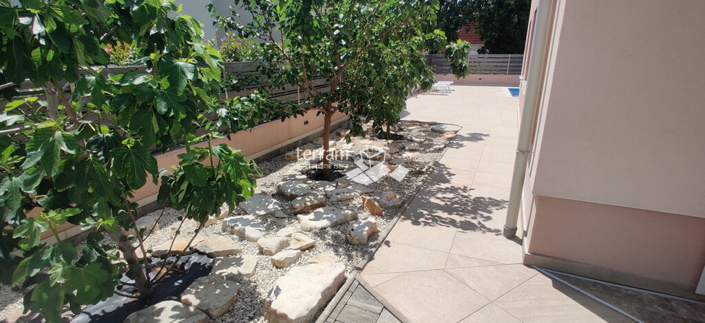Image 6222172 - 28