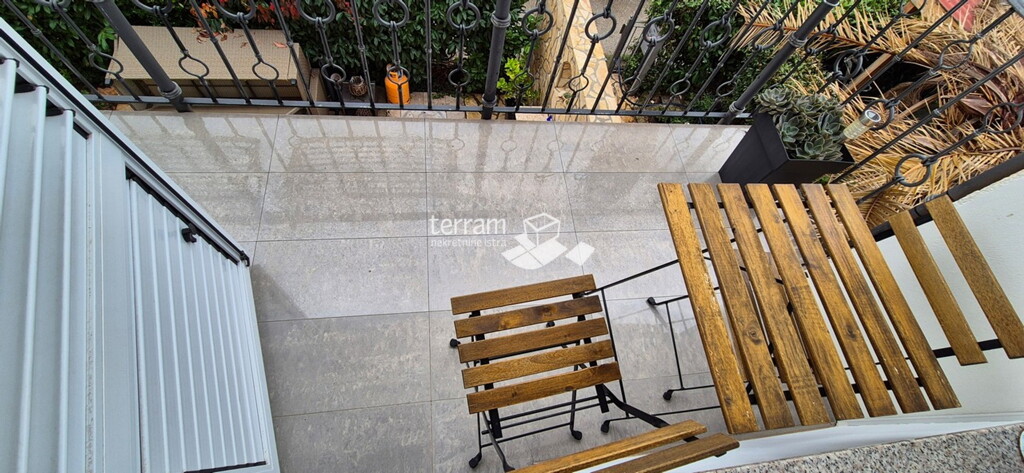Image 6222505 - 8